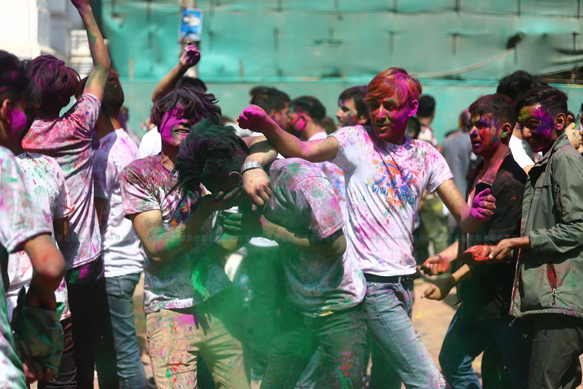 https://raracms.setopati.com/uploads/shares/2020/sujita/holi at basantapur/holi parba (1).jpg